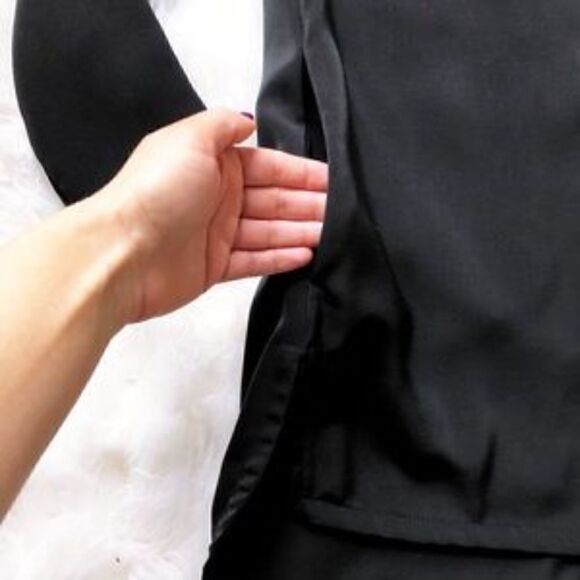 August 1 Eight • Cut Out Back Tunic - Picture 4 of 9